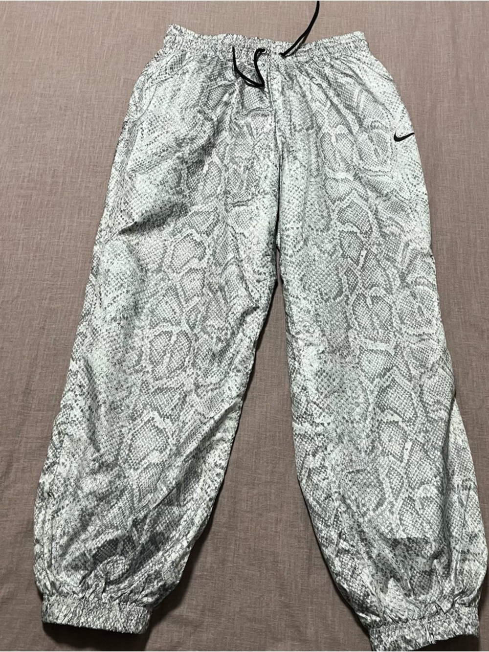 Nike Women's Python Nylon Woven Pants Size Small Snakeskin Track Gym Workout - Picture 2 of 8